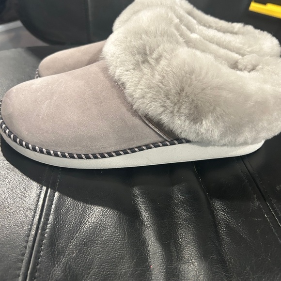 OluKai Women's Real Fur From Sheep Cuff Slip-On Slippers - Light Gray NWOT - Picture 5 of 9